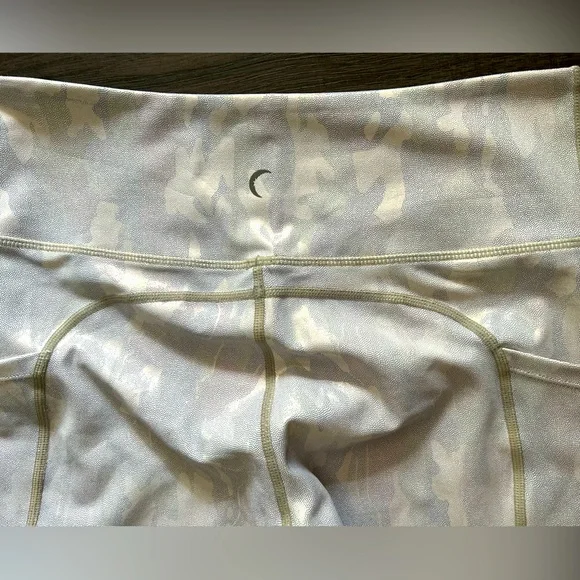 ZYIA silver camo metallic pocket “Light n Tight” women’s size 8/10 - Picture 2 of 7